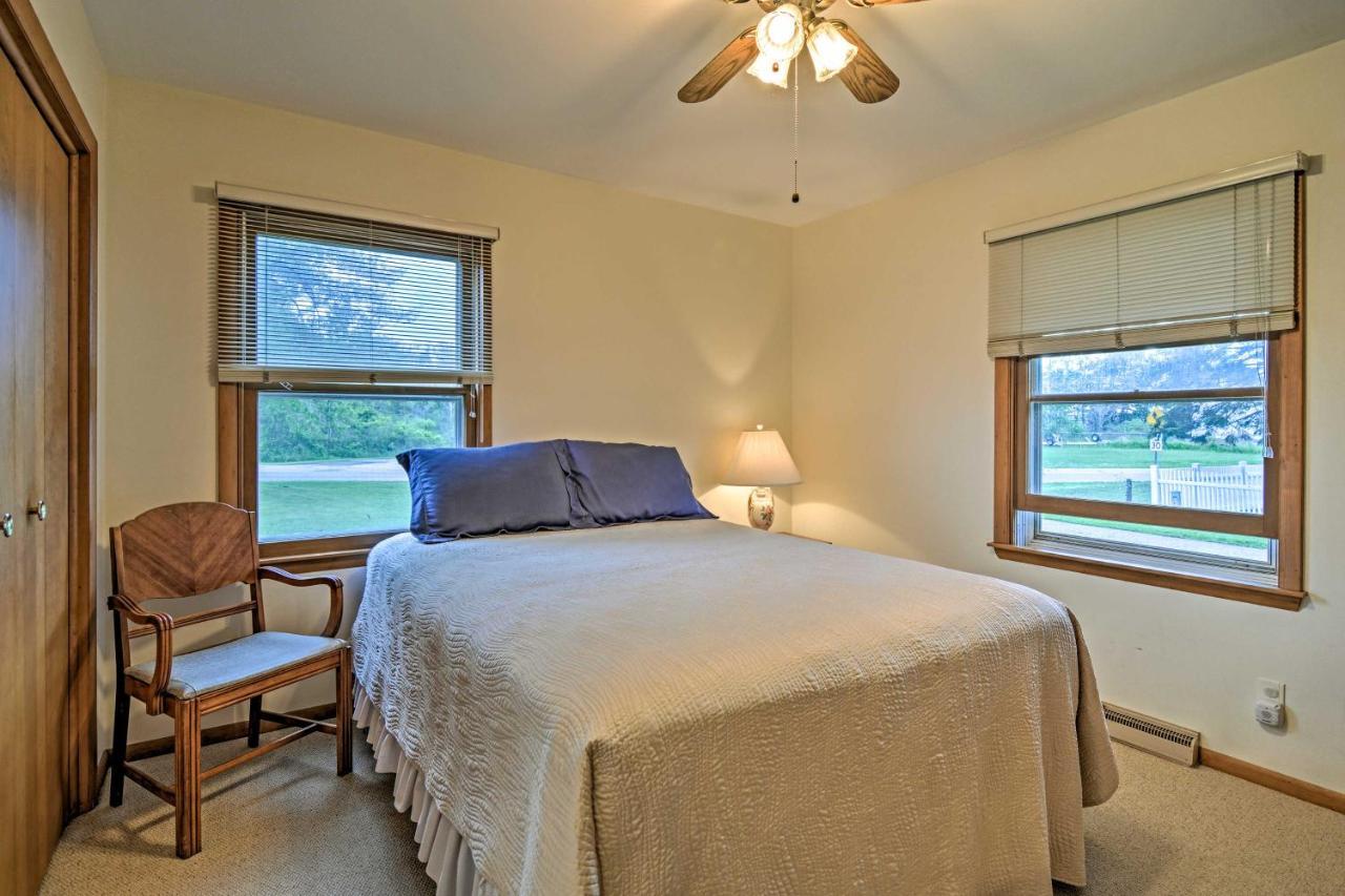 Lake Huron House With Grill And Beach Access! East Tawas ภายนอก รูปภาพ